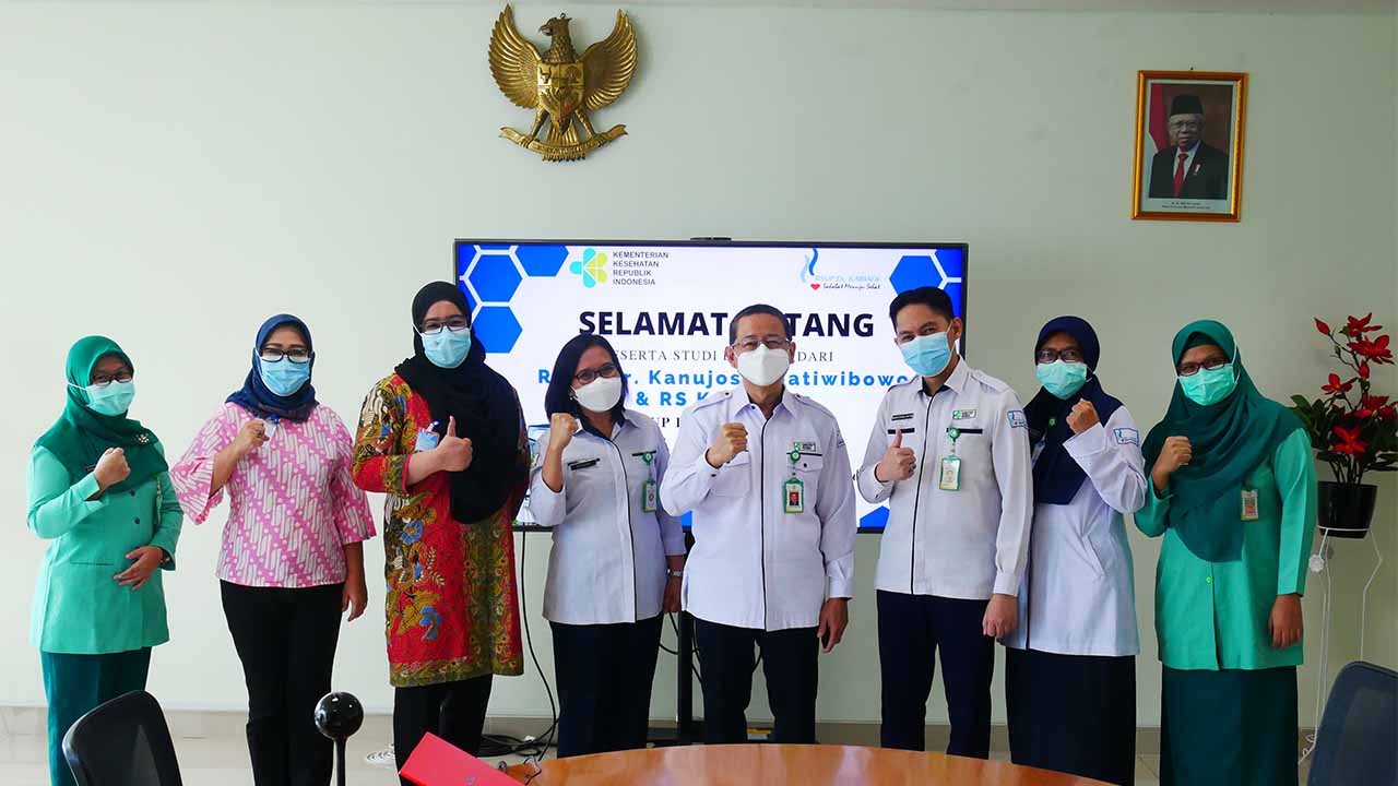 Studi banding dari Rumah Sakit Ken Saras