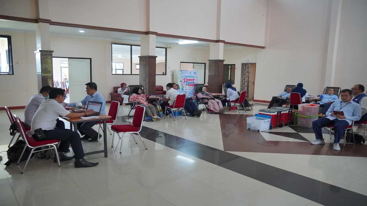 Giat Donor Darah Dalam Rangka HKN Ke 62 dan HUT Ke 98 RS Goenawan